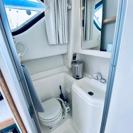 Bateaux / Nuit Insolite, Linge De Maison & Menage Inclus アパート ラ・ロシェル